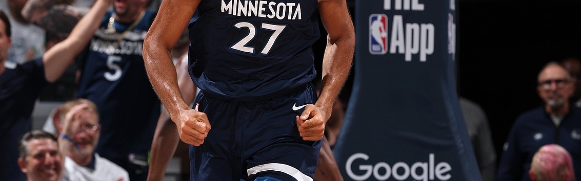 开云体育app-这要进了可不得了！戈贝尔三分线外被完全放空 果断出手稍稍偏出